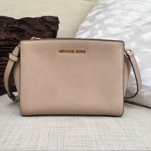 Micheal Kors Selma Messenger Bag